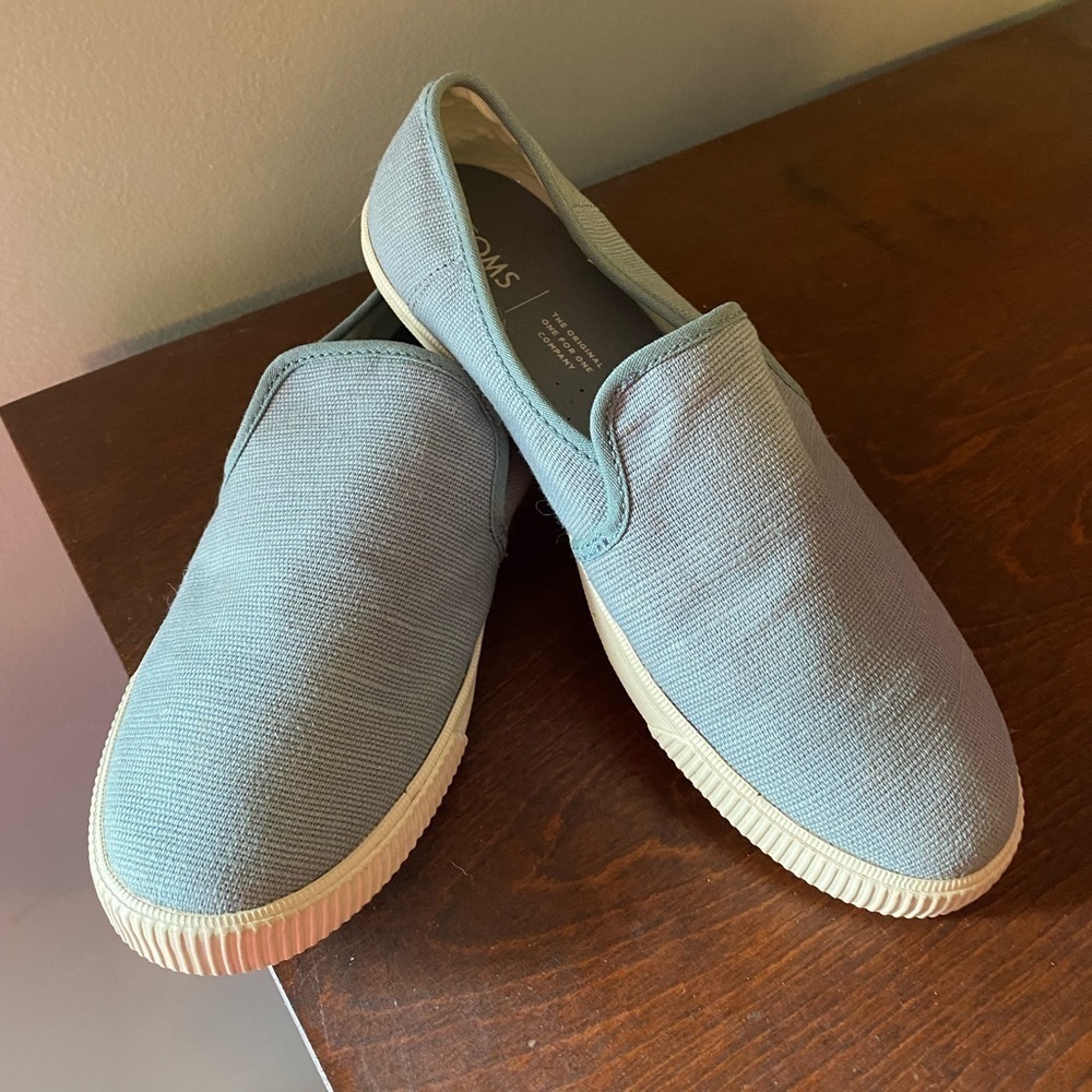 Womens TOMS slide on shoe